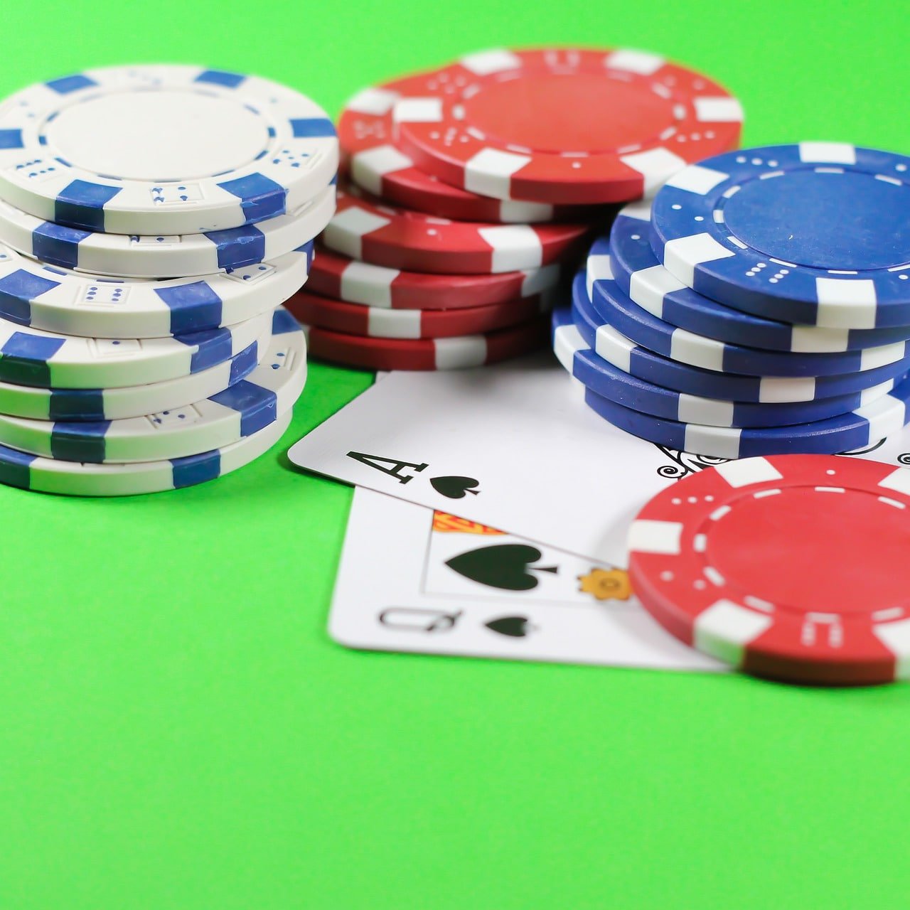Bangladesh user reading a casino game guide on app 24 mobile interface